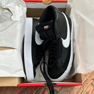 Nike Blazer Mid ‘77 size 7Y